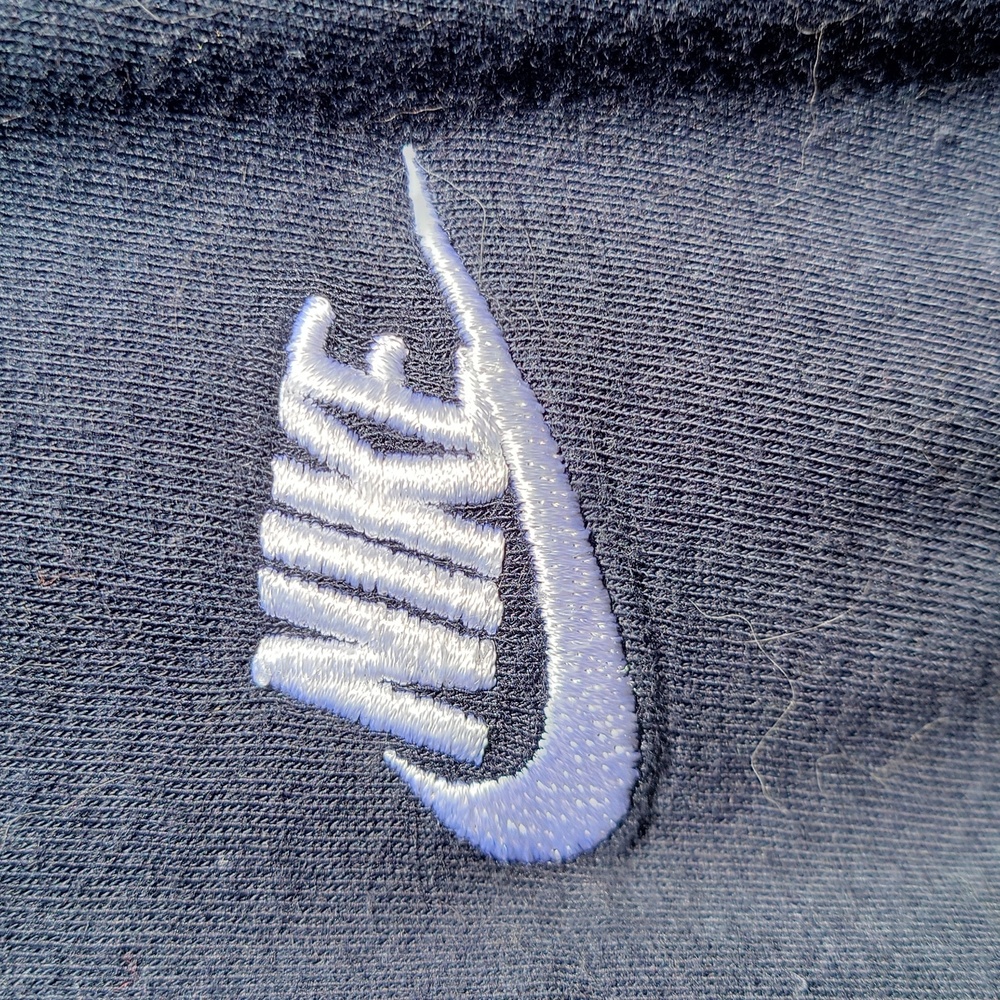 Nike Men's Navy Blue T-Shirt - Picture 2 of 3